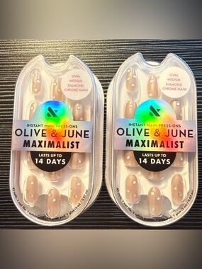Olive & June Maximalist Oval Medium Diamond Chrome Mani x 2